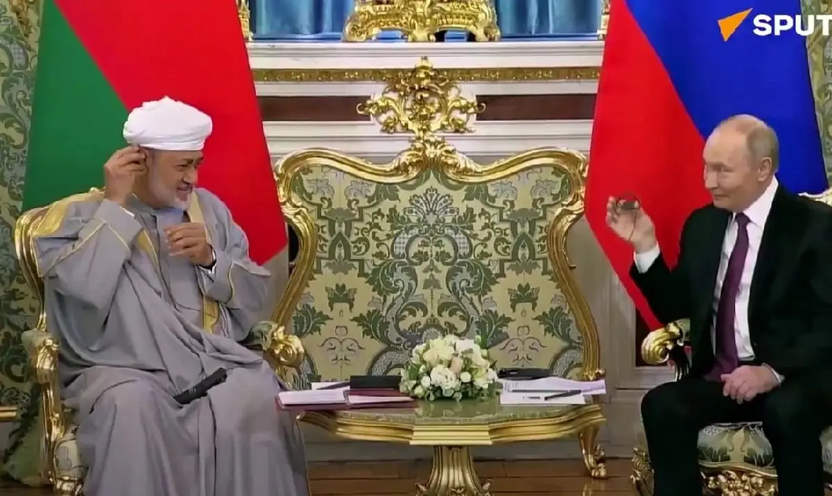 ببینید؛ هدفون دردسرساز کرملین، این‌بار برای سلطان عمان
