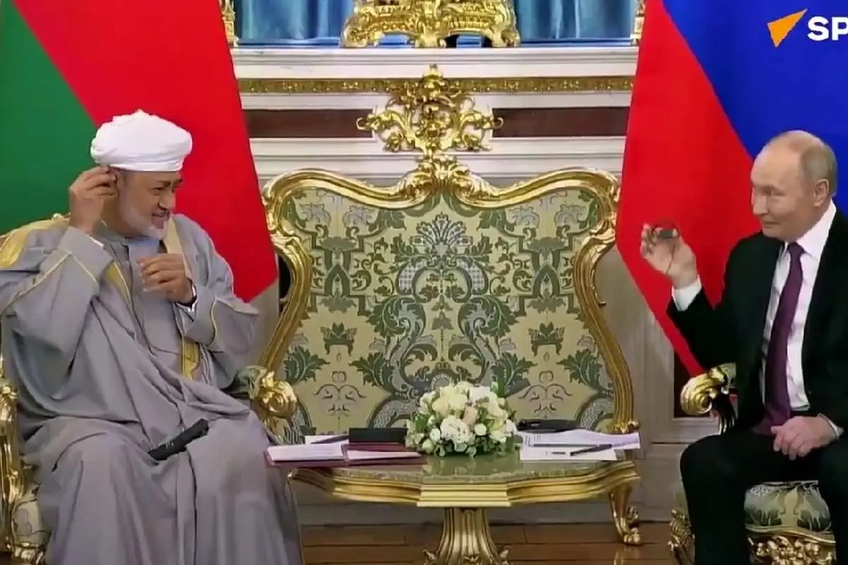 ببینید؛ هدفون دردسرساز کرملین، اینبار برای سلطان عمان