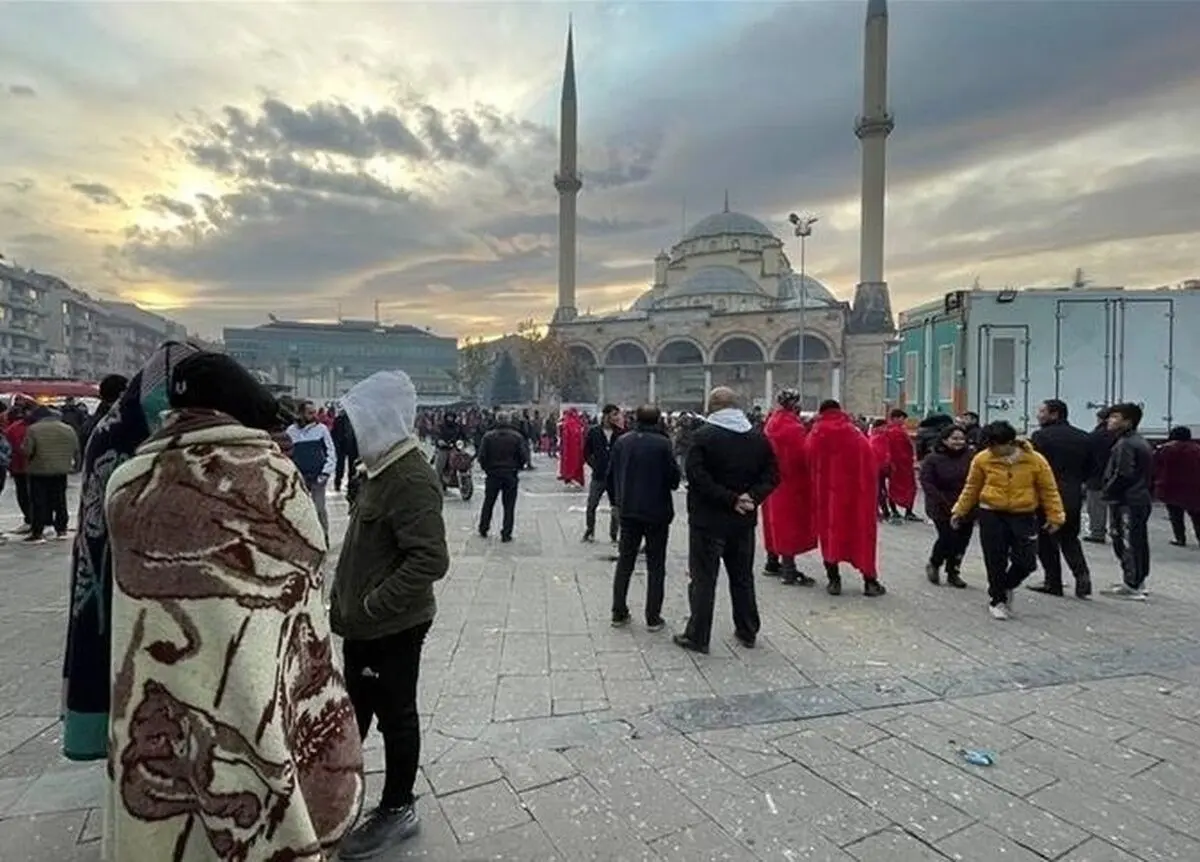 زلزله در استانبول؛ مصدومیت ۱۵۱ نفر به دلیل پریدن از ارتفاع