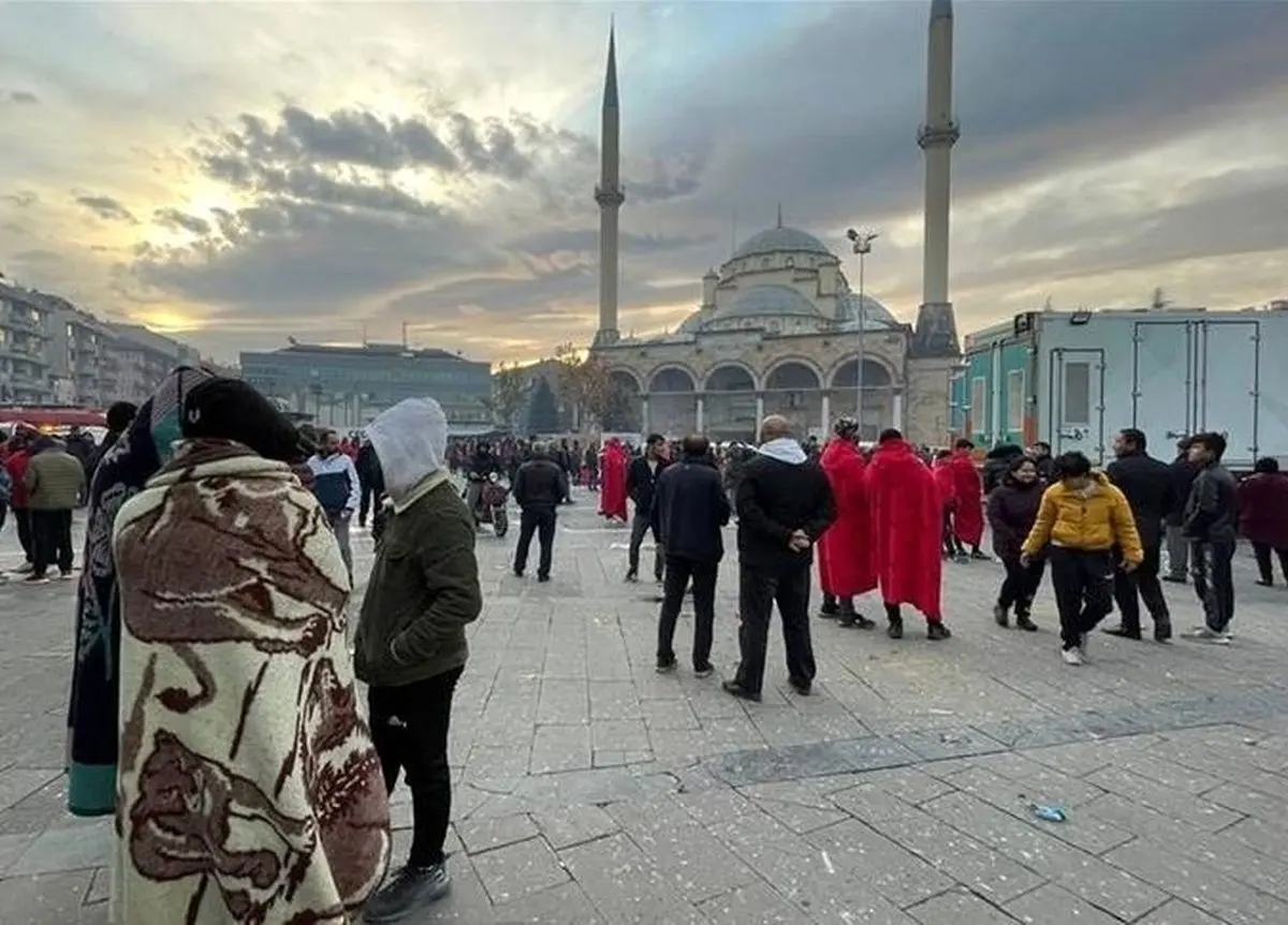 زلزله در استانبول؛ مصدومیت ۱۵۱ نفر به دلیل پریدن از ارتفاع
