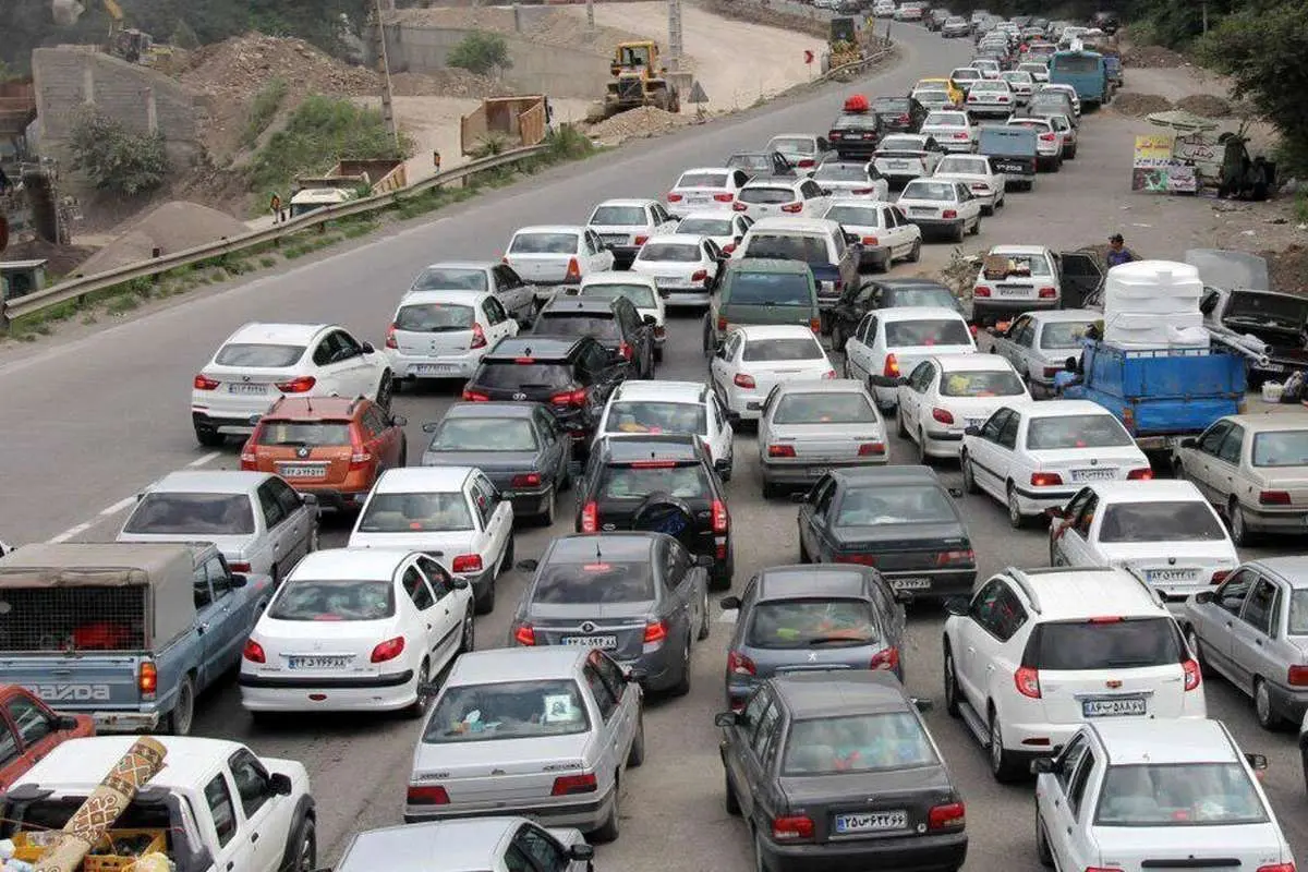 ترافیک ۱۰ کیلومتری در جاده چالوس؛ تردد خودرویی در هراز سنگین است