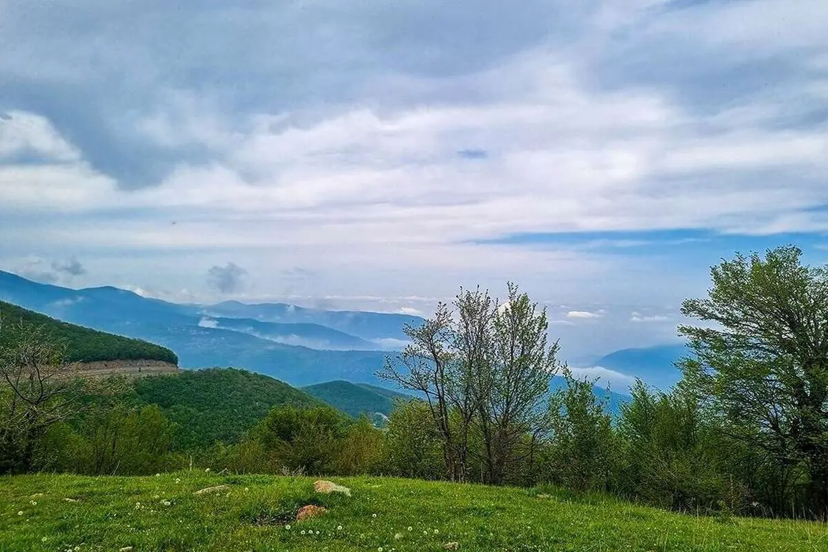 اقیانوسی از ابر بر فراز کویر؛ ۳ مسیر دیدنی گشت و گذار در سمنان؛ بزرگترین باغ گردوی جهان کجاست؟