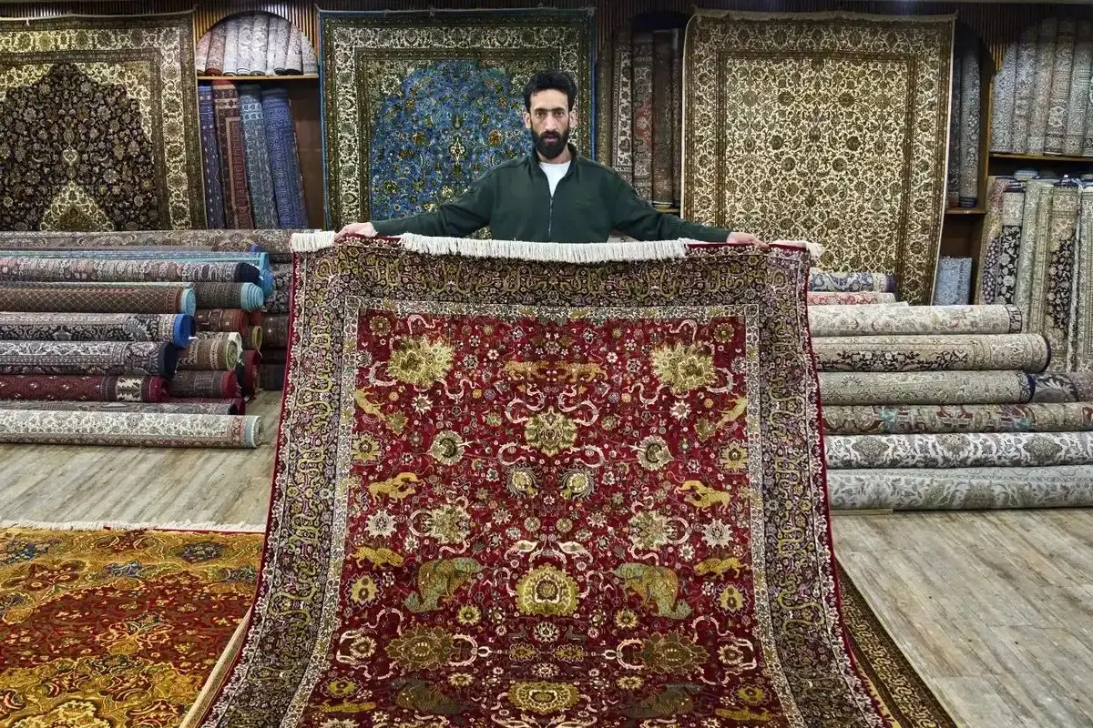 تصاویر؛ قالی‌های ابریشمی کشمیر، قربانی جنگ تجاری آمریکا