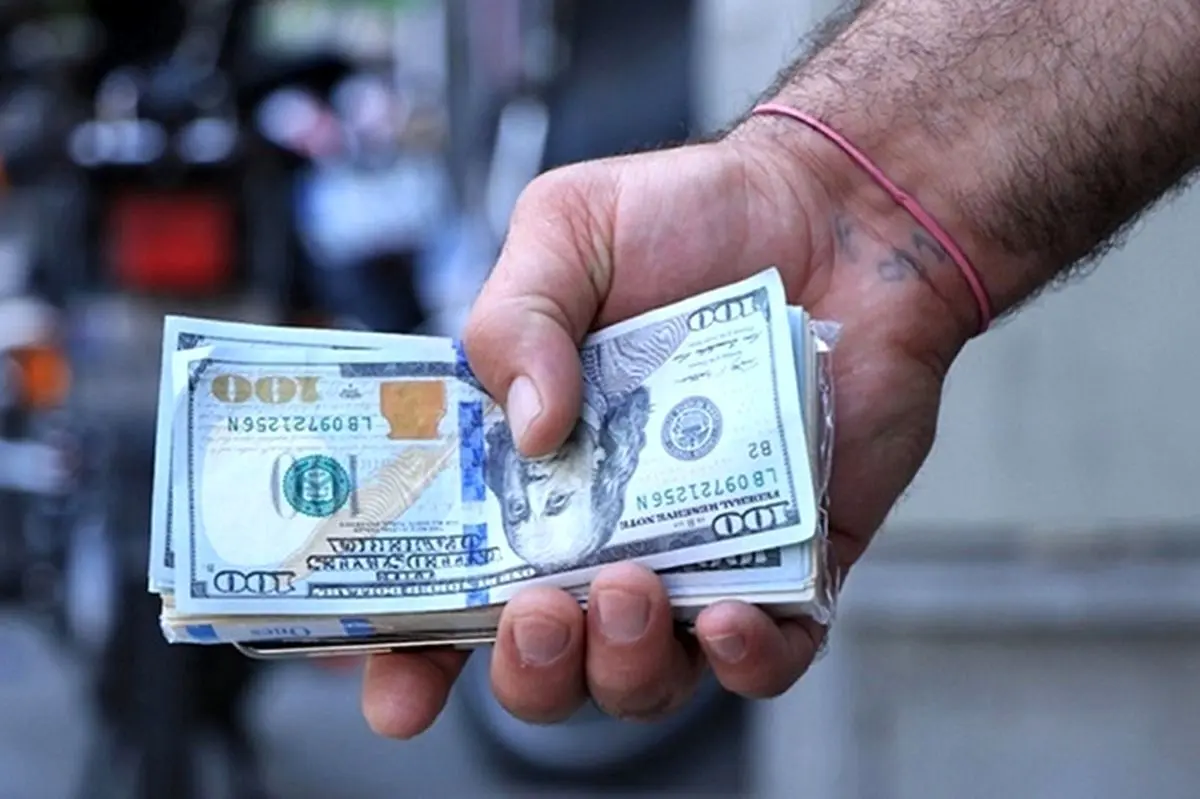 دلار ۵۰۰۰ تومان ارزان‌ شد؛ فروشنده‌ها به بازار آمدند!
