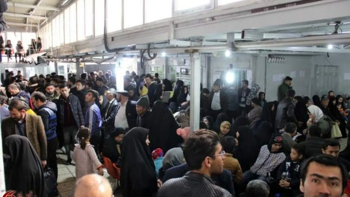 تجمع اتباع افغانستانی مقابل سفارت یک کشور در تهران