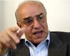 باید نه تسلیم شد و نه شمشیر کشید/باید راهی را در پیش گرفت که دیپلماسی حرف اول را بزند