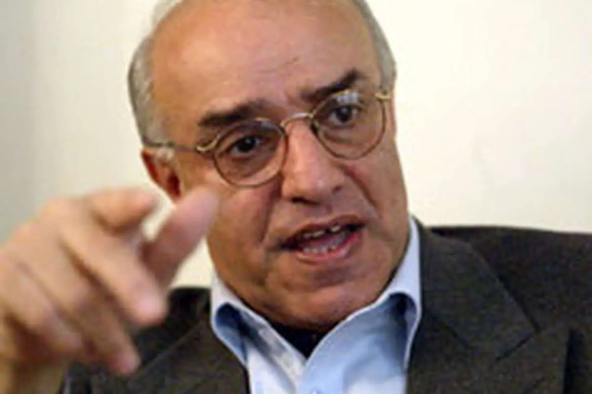 باید نه تسلیم شد و نه شمشیر کشید/باید راهی را در پیش گرفت که دیپلماسی حرف اول را بزند