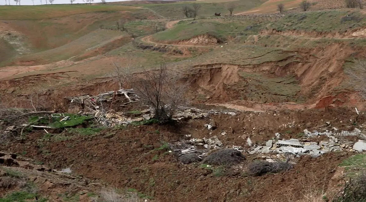 تصاویر؛ رانش زمین در روستای گلی - خراسان شمالی