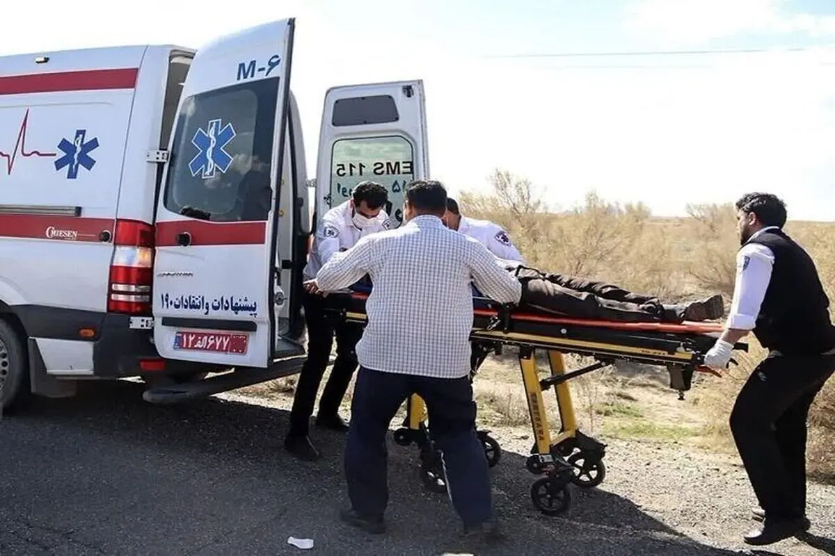 ۱۱ زخمی درپی واژگونی سرویس کارگران معدن در محور بردسکن- سبزوار