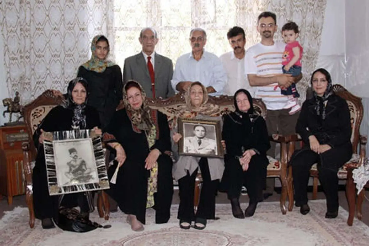 دیدار با خانواده و نوادگان ستارخان+ عکس