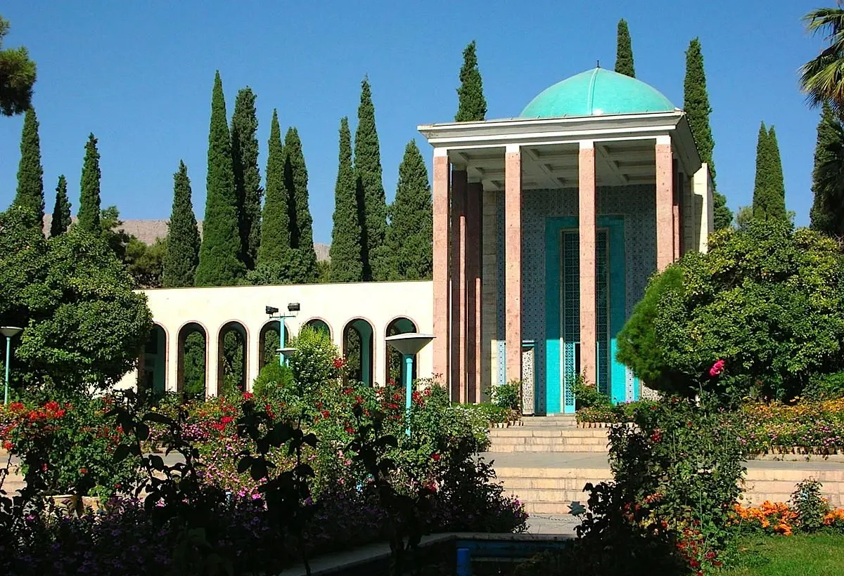 سعدی همچنان چراغ راه است