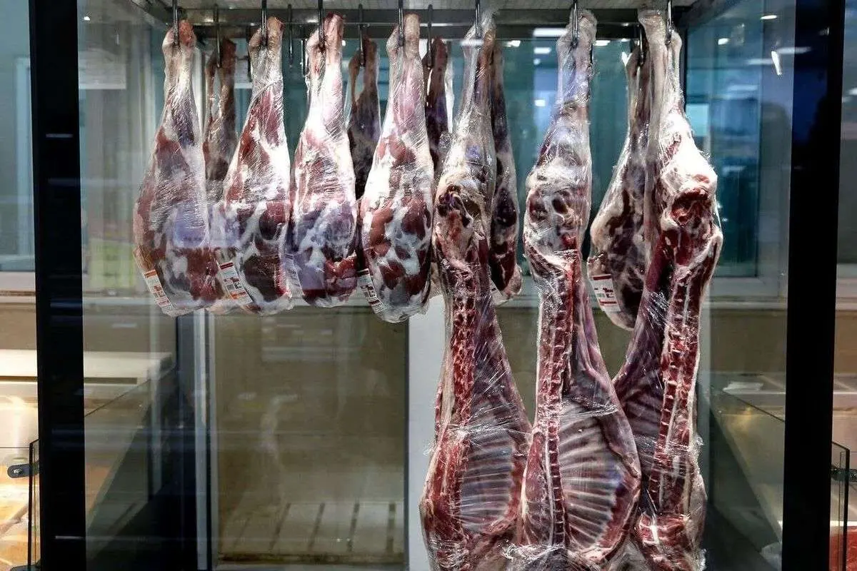 قیمت انواع گوشت گوساله و گوسفندی تنظیم بازار و آزاد؛ دوشنبه ۱ اردیبهشت ۱۴۰۴