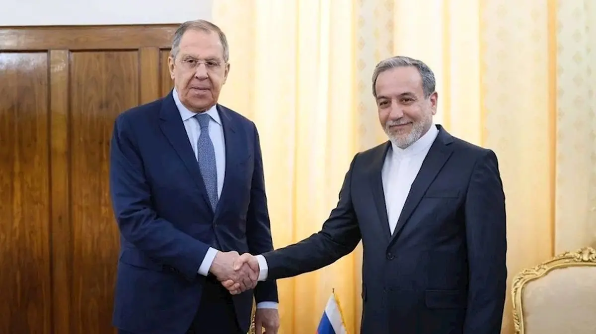 گاردین: با پیشرفت مذاکرات، مسکو ممکن است نقشی کلیدی را ایفا کند؛ تکلیف ذخایر اورانیوم غنی شده چه می‌شود؟