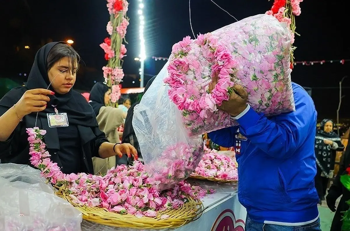 تصاویر؛ جشنواره گلاب و گلابگیری در پارک پرواز