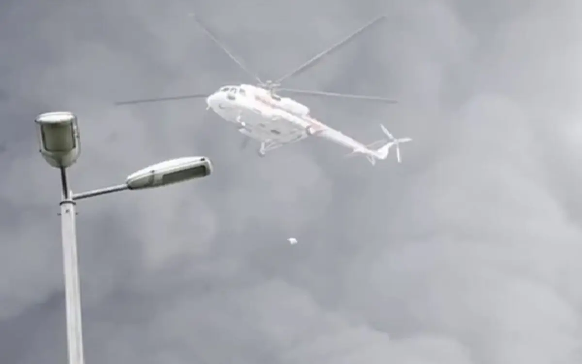 ببینید؛ اطفاء حریق اسکله شهید رجایى با استفاده از کیسه‌هاى پودر