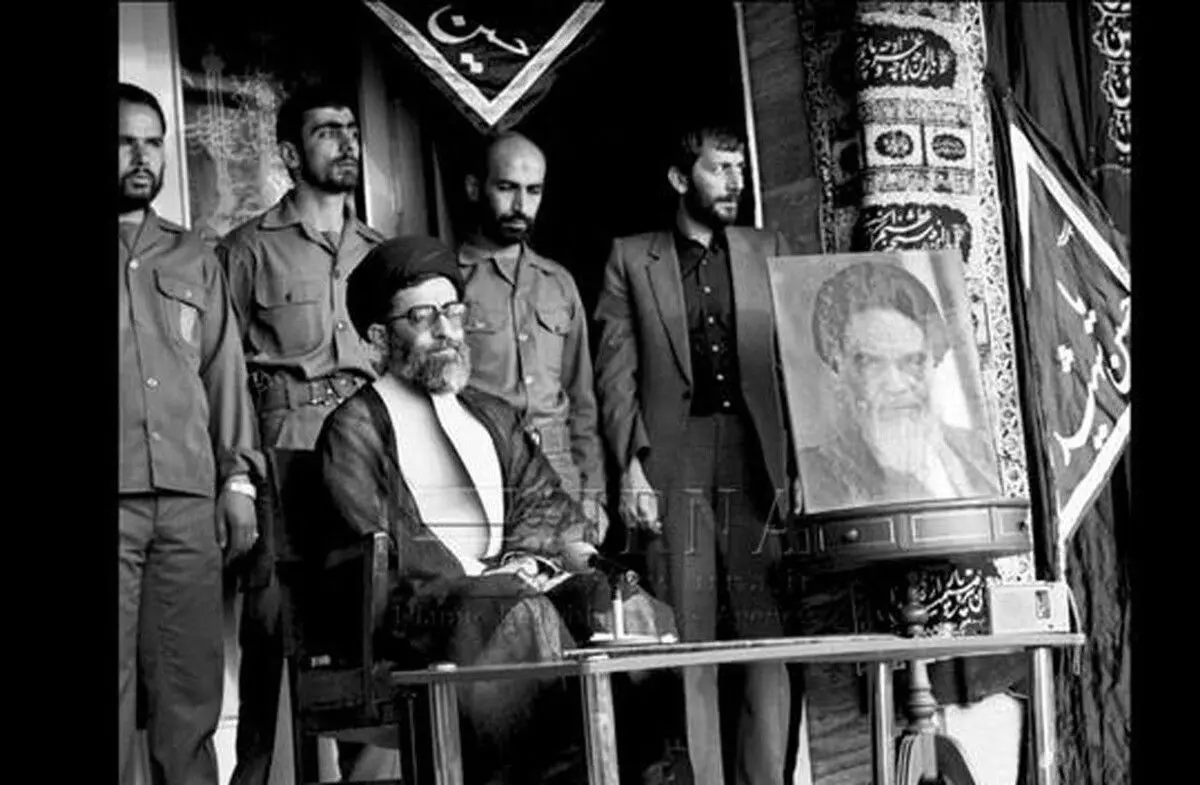 تصویر؛ روزی که رهبر انقلاب دستور توقف اعتراضات به بی‌حجابی را دادند