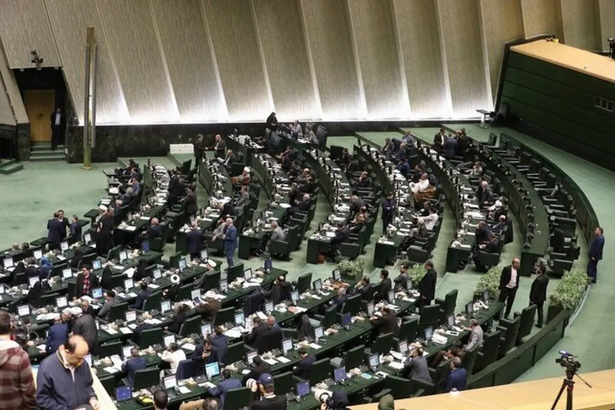 موافقت مجلس با بررسی لایحه کاهش مالیات دارو با قید دو فوریت