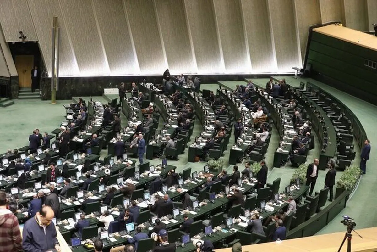 موافقت مجلس با بررسی لایحه کاهش مالیات دارو با قید دو فوریت