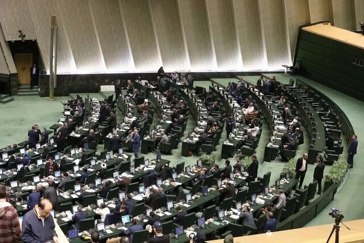 موافقت مجلس با بررسی لایحه کاهش مالیات دارو با قید دو فوریت