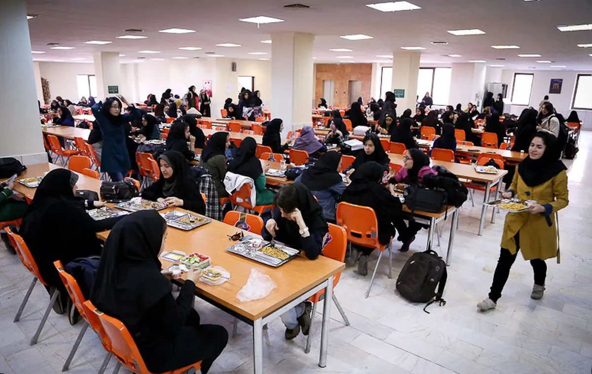 چالش نجف‌زاده با رئیس دانشگاه آزاد؛ چرا دختر و پسر را در سلف جدا می‌کنید؟