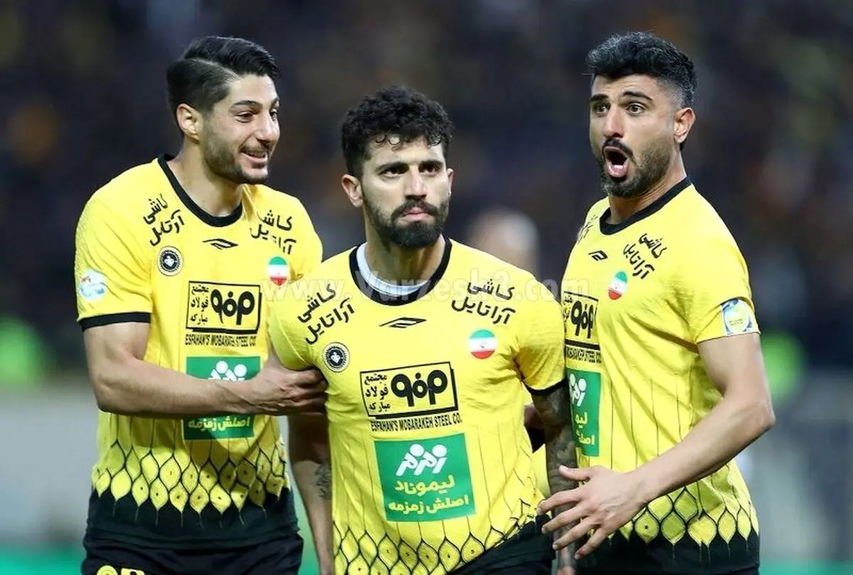 تصاویر؛ واکنش تمسخرآمیز دانشگر به حکم جلب پرسپولیسی‌ها