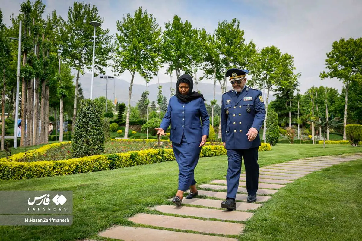 تصاویر؛ حجاب وزیر دفاع زیمباوه در ایران