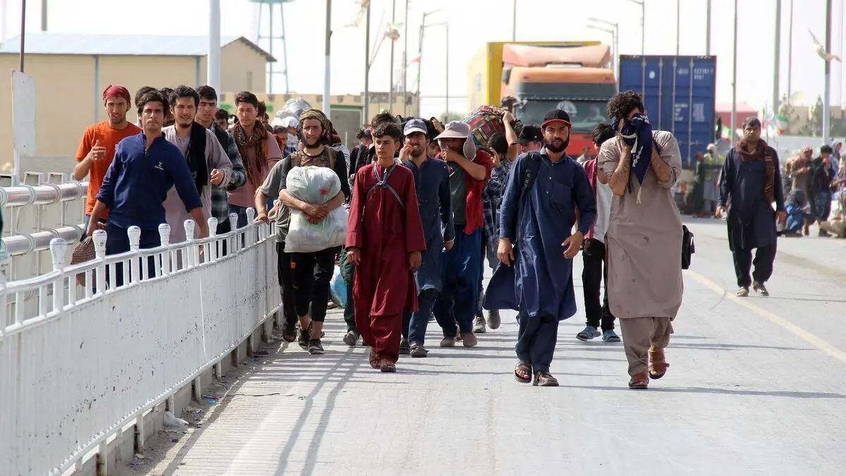بکارگیری اتباع غیرمجاز جرم است