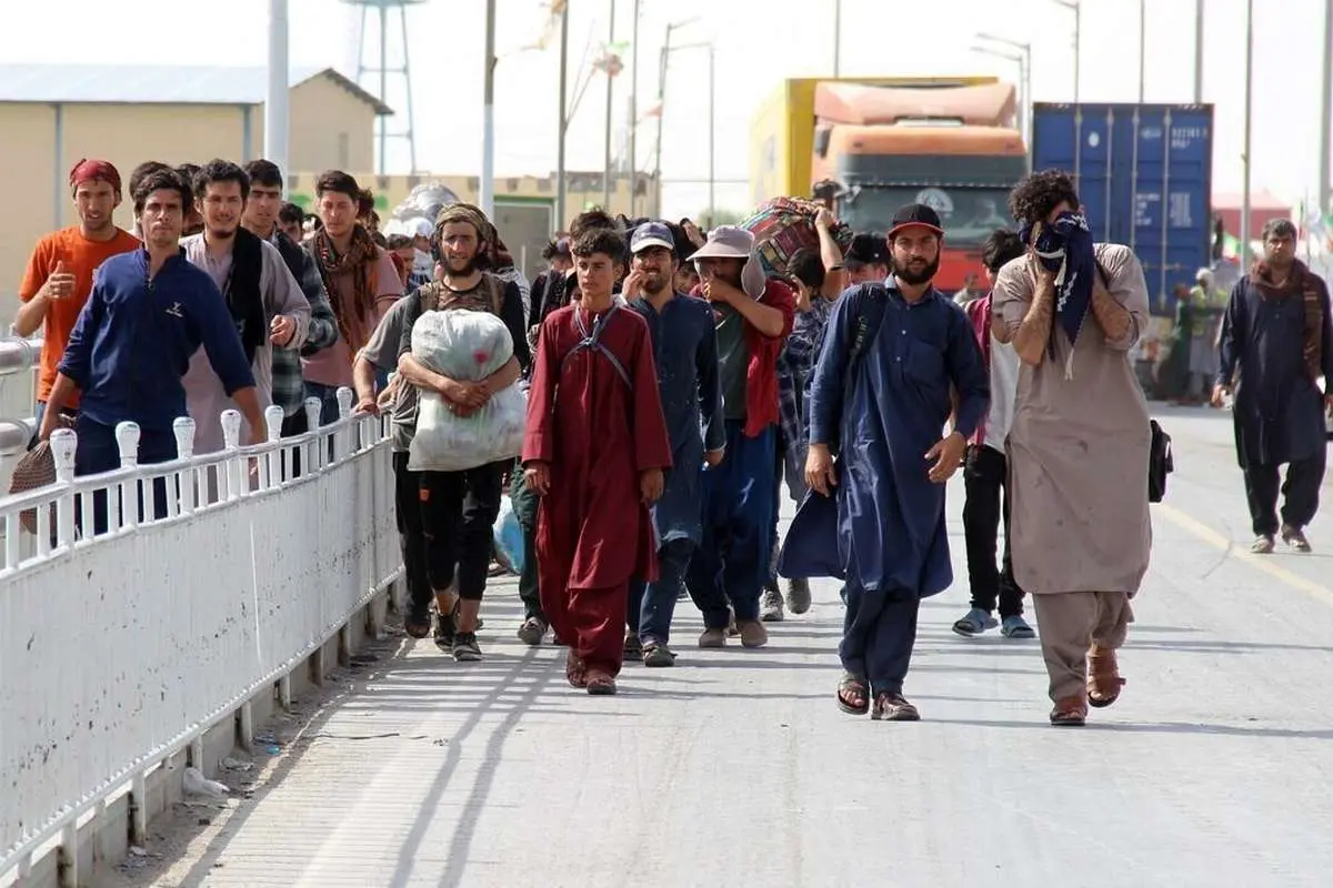 بکارگیری اتباع غیرمجاز جرم است