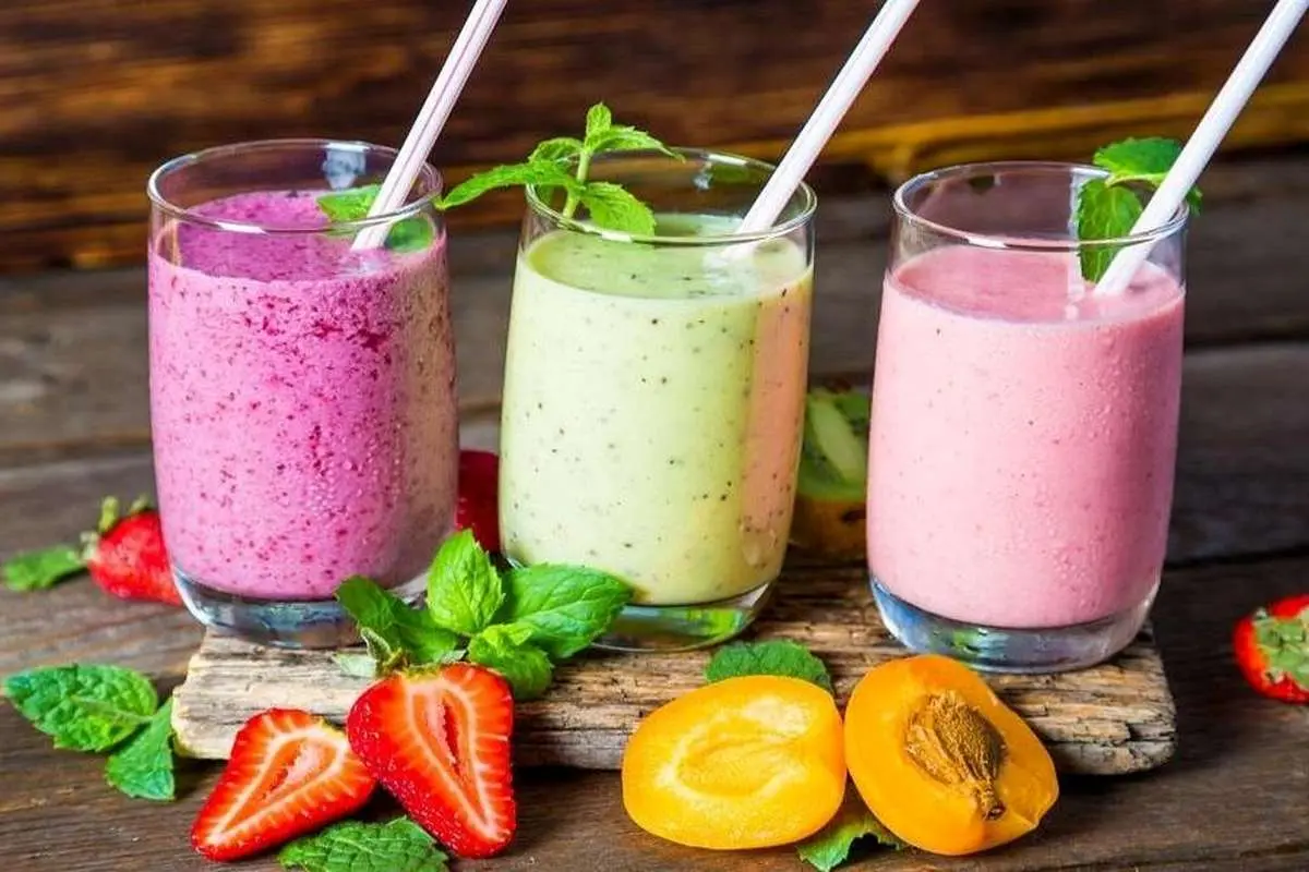 طرز تهیه ۲ مدل نوشیدنی میوهای خنک برای روزهای گرم!