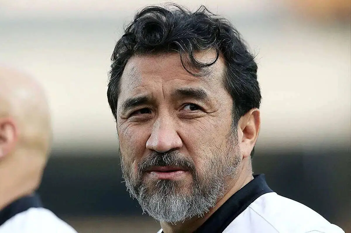 ببینید؛ روحانی معروف تبریز پشت خداداد عزیزی درآمد؛ او را شهروند افتخاری کنید