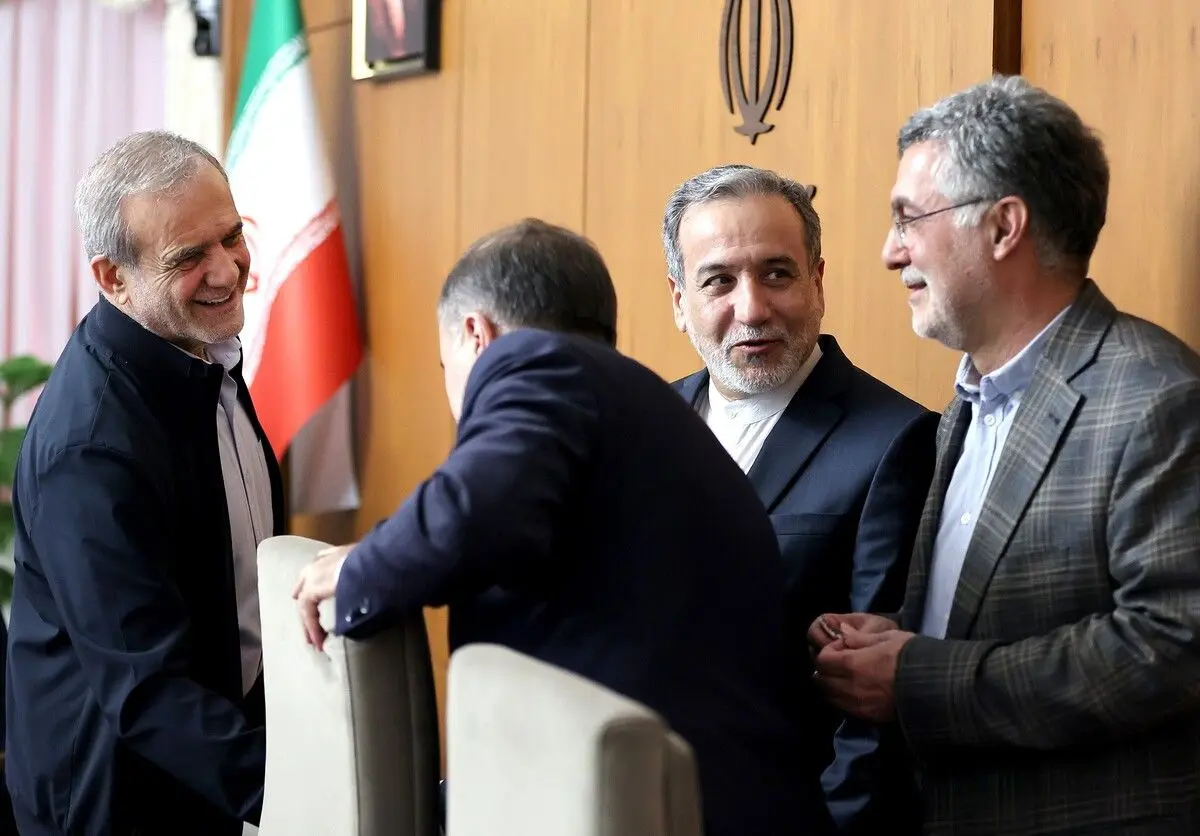 توصیه کیهان به پزشکیان درباره «توافق موقت»؛ عراقچی لزومی ندارد بر این خطا پافشاری کند