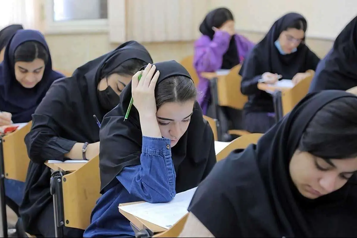 بیبنید؛ گلایه ۱۷ ساله مجری از معلم طراح سوال کنکور