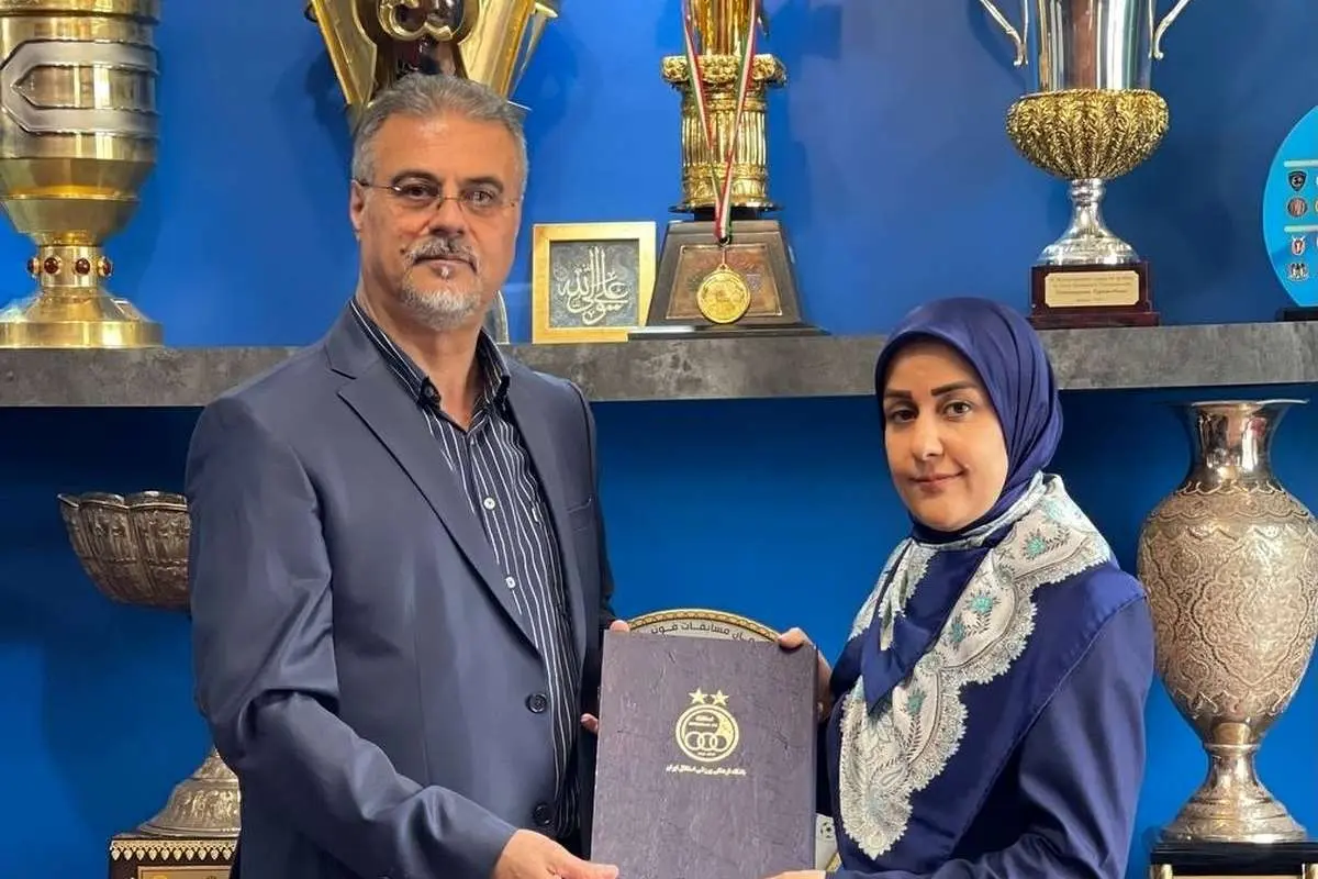 یک زن سخنگوی استقلال شد