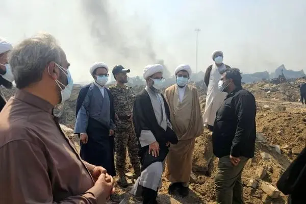 تصاویر؛ حضور روحانیون در محل انفجار بندر شهید رجایی