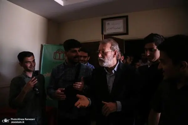 عکس؛ بی‌برقی در سخنرانی علی لاریجانی در دانشگاه شاهد