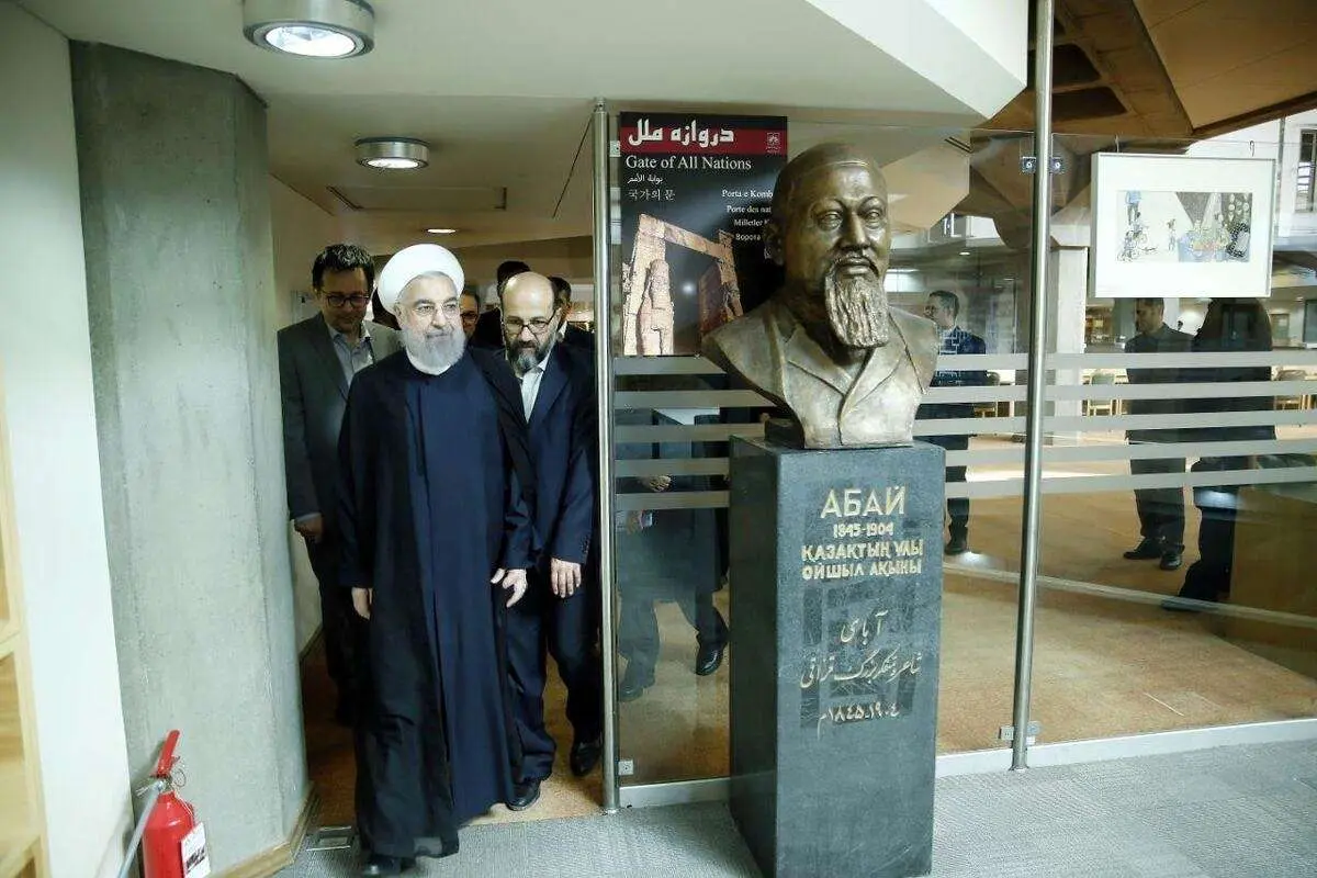 تصویر؛ روحانی به سازمان اسناد و کتابخانه ملی ایران رفت