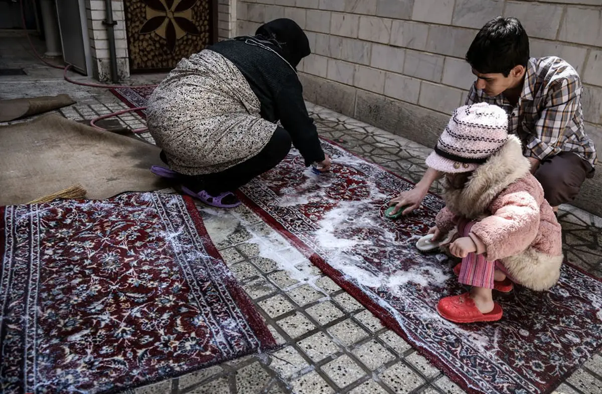 قتل زن میانسال به خاطر شستن فرش در کوچه