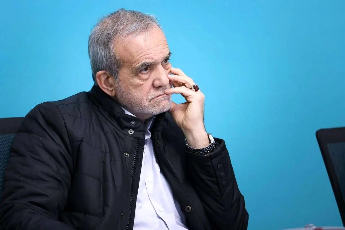 توصیه‌های کیهان به دولت: دولت رئیسی را الگو کرده و مخبر را مشاور کنید