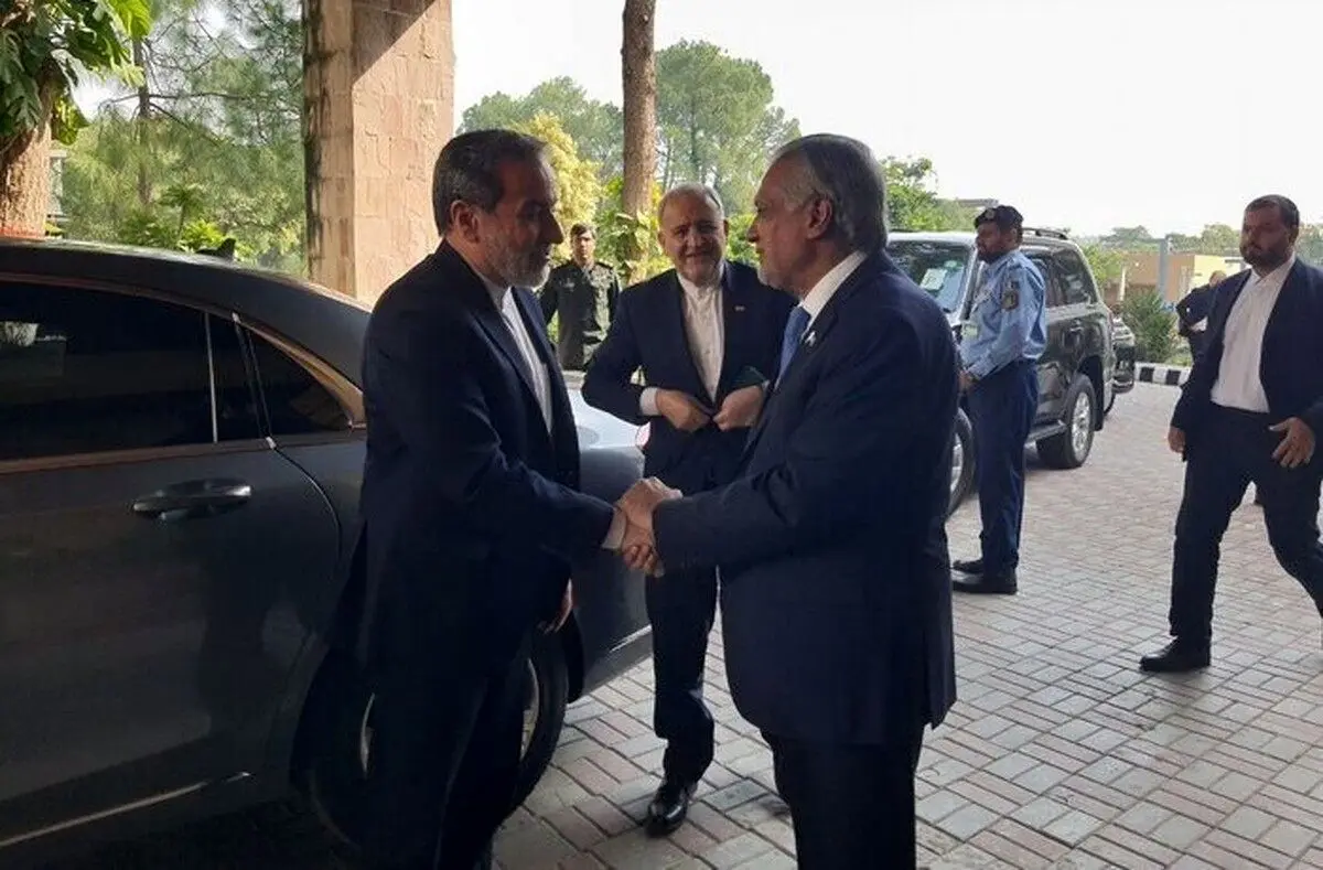ببینید؛ استقبال وزیر خارجه پاکستان از عراقچی