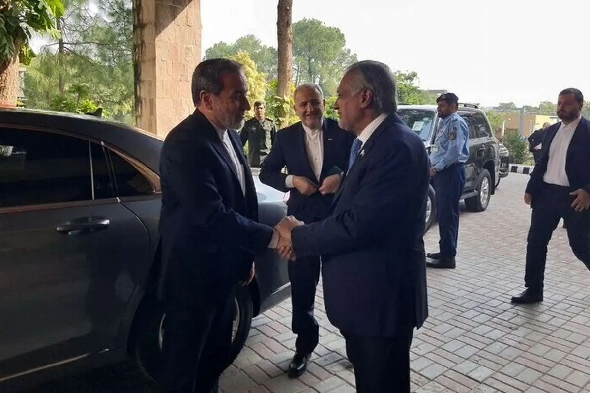 ببینید؛ استقبال وزیر خارجه پاکستان از عراقچی