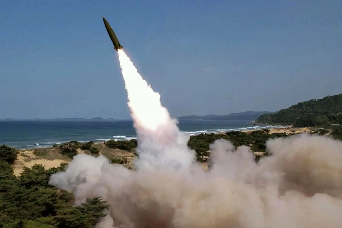 پاکستان موشک فاتح با برد ۱۲۰ کیلومتر را آزمایش کرد