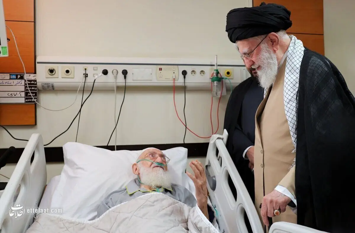 ببینید؛ لحظاتی از حضور رهبر انقلاب در بیمارستان