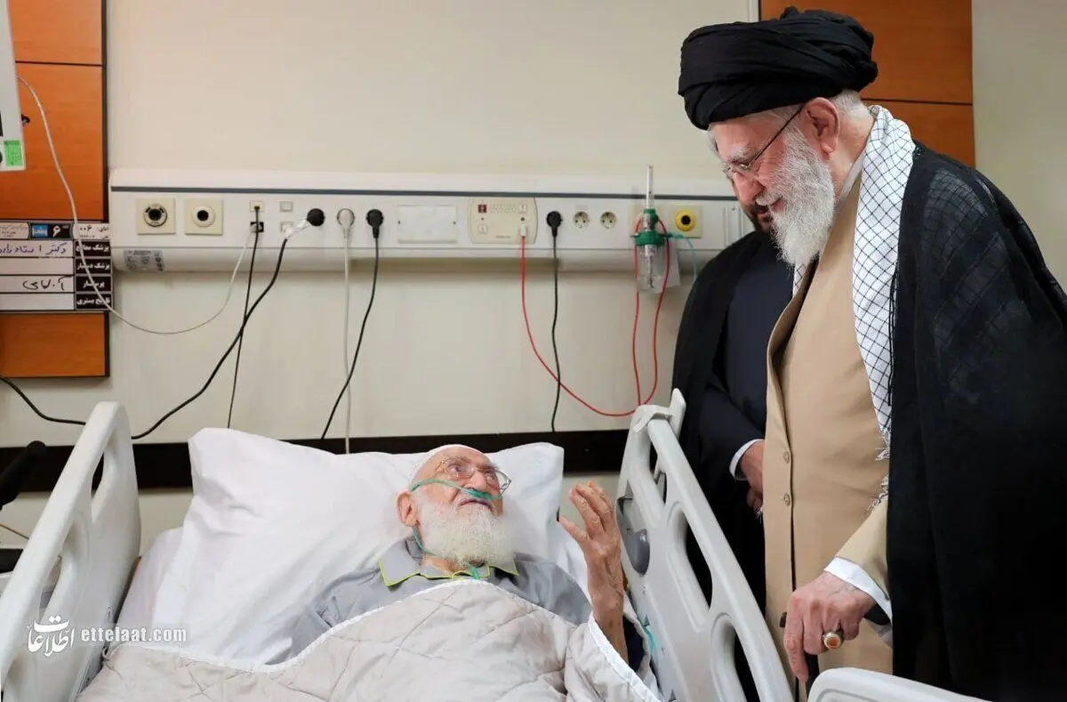 ببینید؛ لحظاتی از حضور رهبر انقلاب در بیمارستان