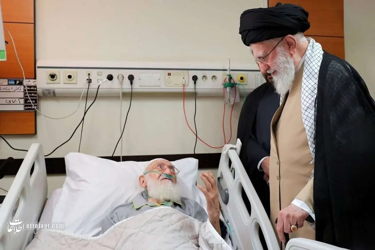 ببینید؛ لحظاتی از حضور رهبر انقلاب در بیمارستان