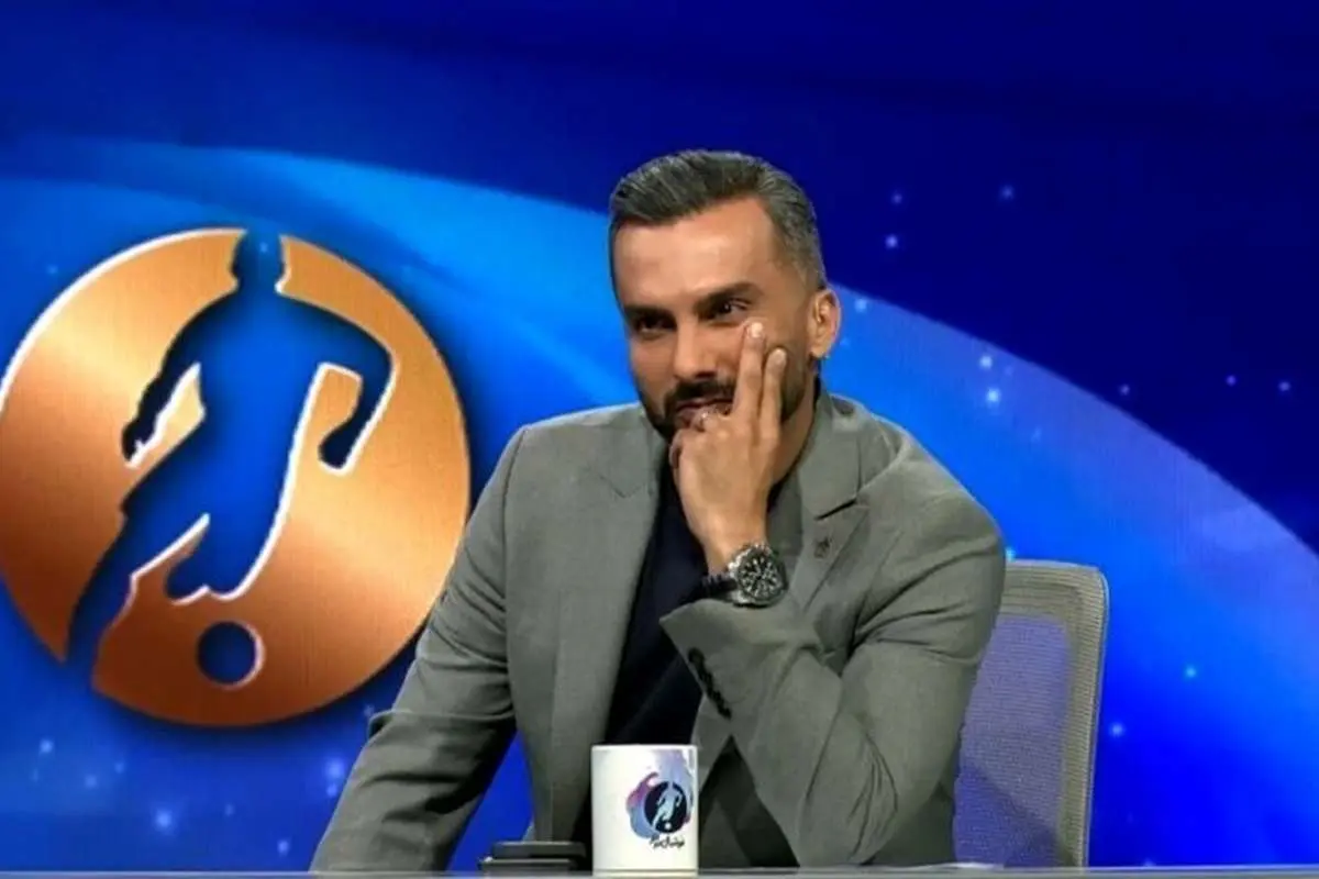 حمله هواداران پرسپولیس به مجری فوتبال برتر؛ سفیدشویی محمدحسین میثاقی افتتاح شد!