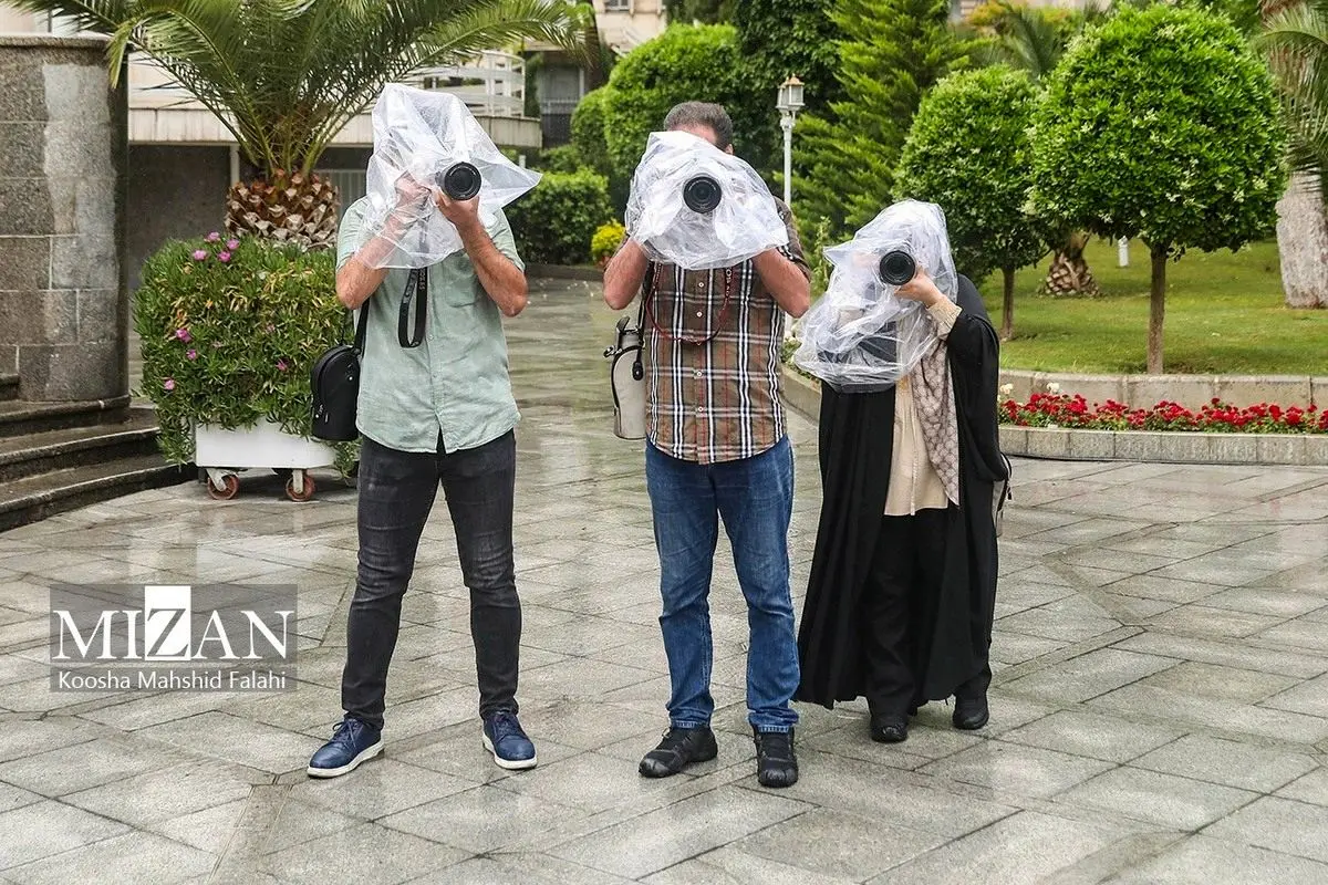تصاویر؛ بارش شدید باران در حاشیه جلسه هیأت دولت