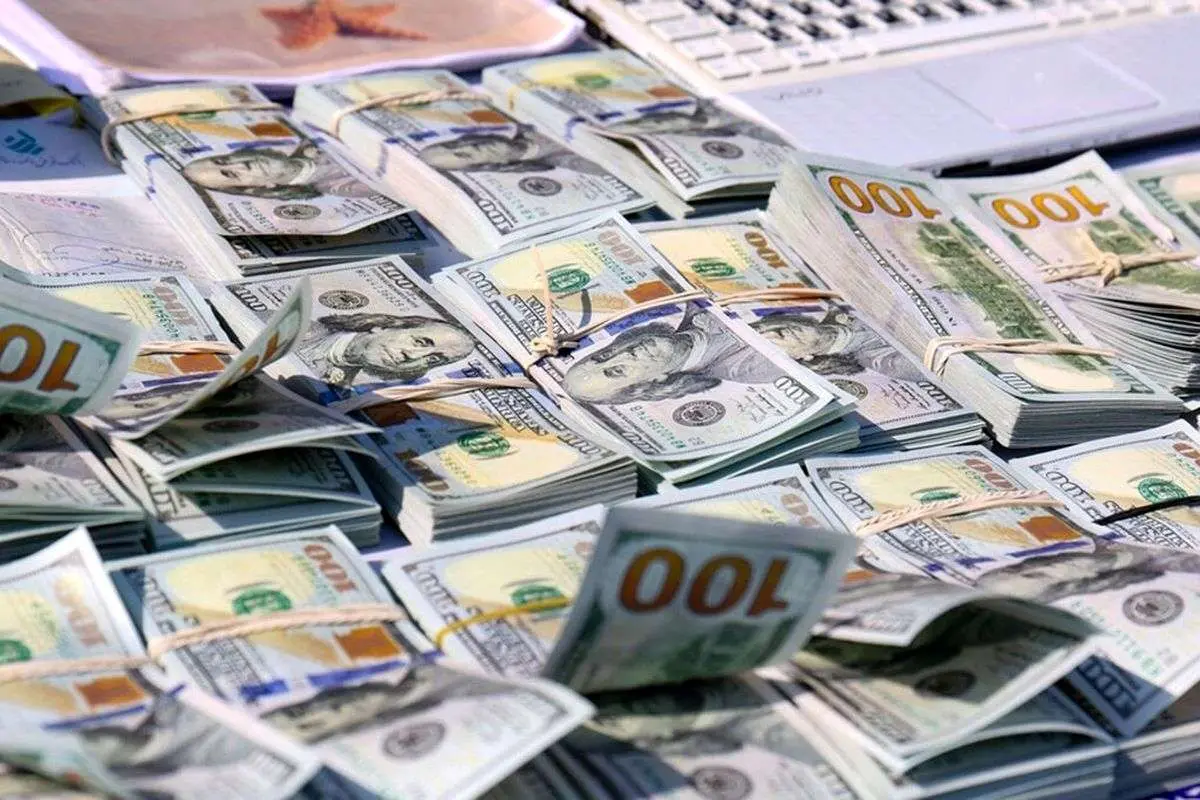 بررسی روند قیمتی دلار در هفته گذشته؛ بازار از میانه هفته آرام گرفت