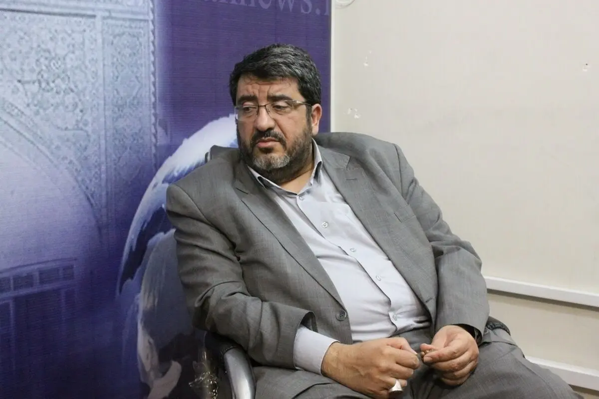 ببینید؛ حمله فواد ایزدی به رئیس ستاد کل نیروهای مسلح: نیروی نظامی ما نباید پیام صلح بفرستد