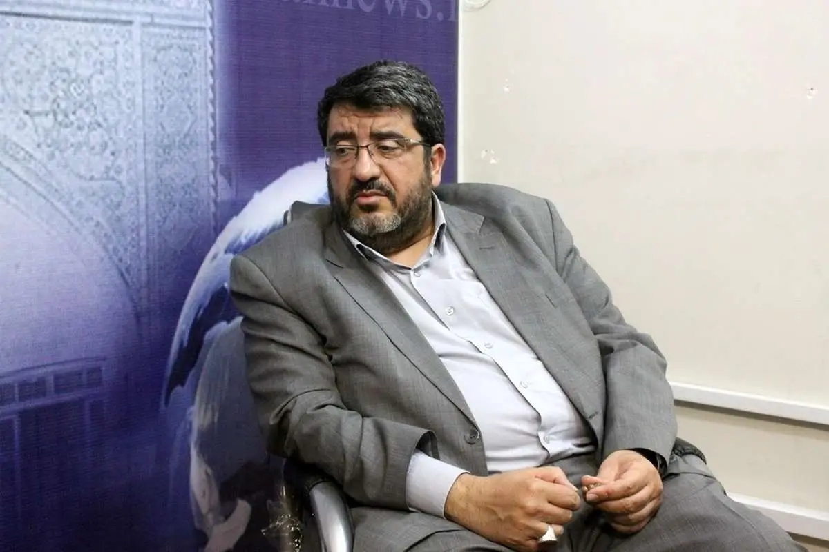 ببینید؛ حمله فواد ایزدی به رئیس ستاد کل نیروهای مسلح: نیروی نظامی ما نباید پیام صلح بفرستد