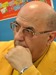 روشنفكران جهان‌سومي بار احزاب، سندیکاها و اتحادیه‌ها را بر دوش مي‌كشند